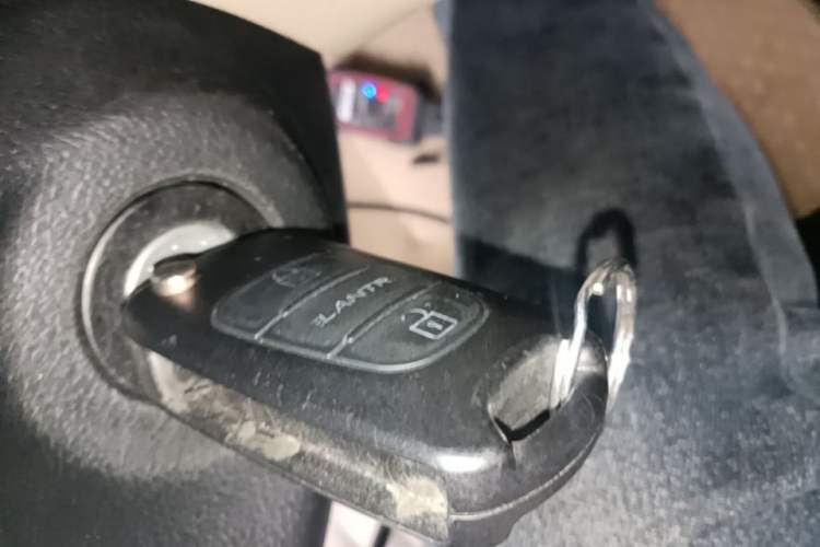 Used Hyundai Verna (older generation) 2014 1.4L Manual Smart GLS Trim Vehicle Key