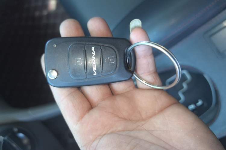 Used Hyundai Verna (older generation) 2014 1.4L Automatic Smart GLS Vehicle Key