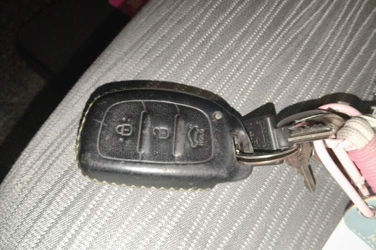Used Hyundai Verna (older generation) 2014 1.4L Automatic Leading-Edge GLX Vehicle Key