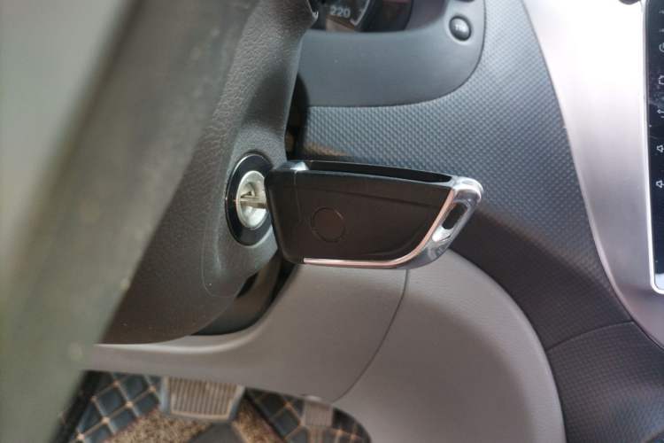 Used Hyundai Verna (older generation) 2014 1.4L Automatic Smart GLS Vehicle Key