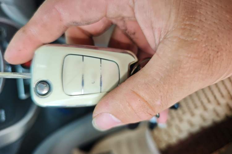 Used Hyundai Verna (older generation) 2014 1.4L Automatic Smart GLS Vehicle Key