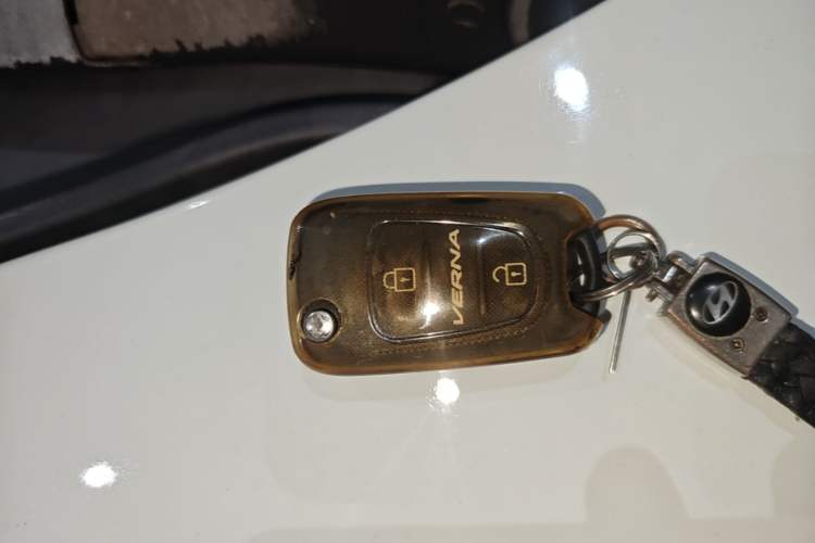 Used Hyundai Verna (older generation) 2014 1.4L Manual Smart GLS Trim Vehicle Key
