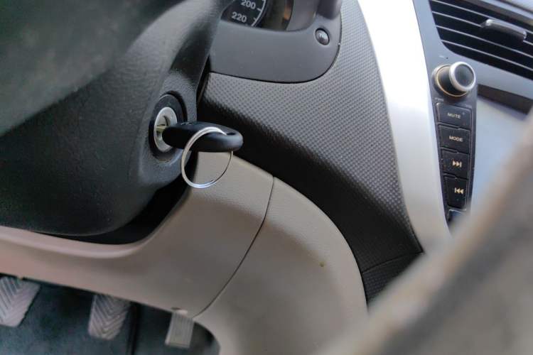 Used Hyundai Verna (older generation) 2014 1.4L Manual Smart GLS Trim Vehicle Key