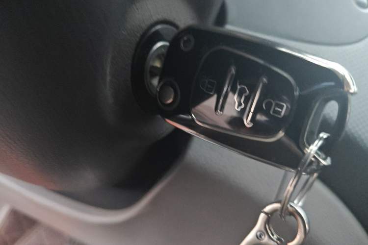 Used Hyundai Verna (older generation) 2014 1.4L Automatic Smart GLS Vehicle Key
