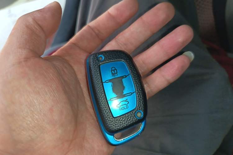 Used Hyundai Verna (older generation) 2014 1.4L Automatic Leading-Edge GLX Vehicle Key