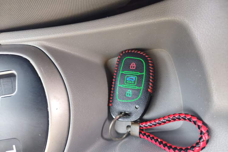 Used Hyundai Verna (older generation) 2014 1.4L Automatic Leading-Edge GLX Vehicle Key