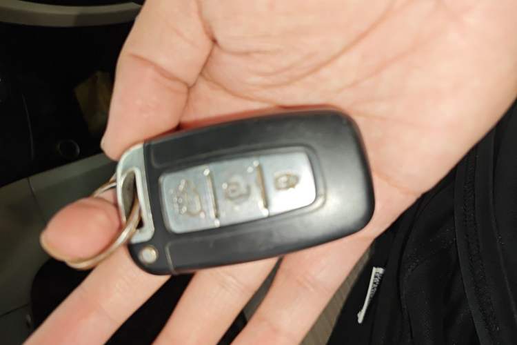 Used Hyundai Verna (older generation) 2014 1.4L Manual Smart GLS Trim Vehicle Key