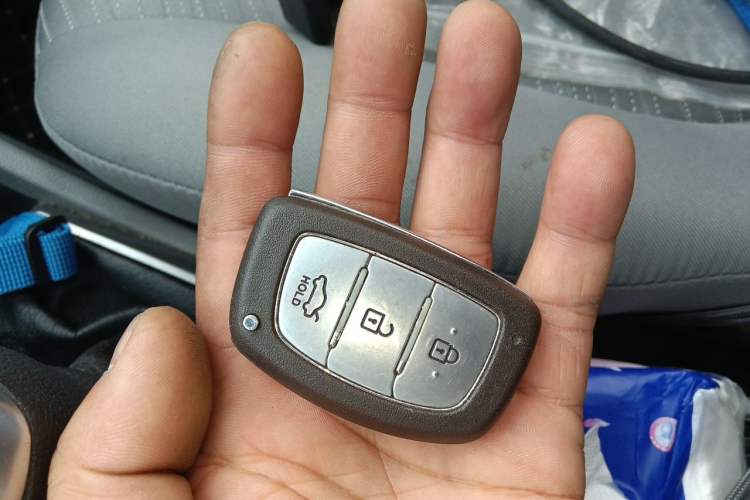 Used Hyundai Verna (older generation) 2014 1.4L Manual Top-Tier Model TOP Vehicle Key