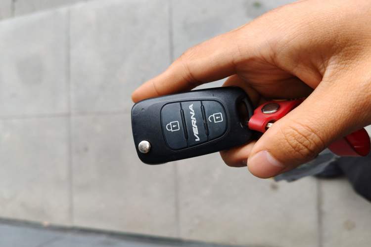 Used Hyundai Verna (older generation) 2014 1.4L Automatic Smart GLS Vehicle Key