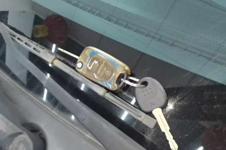 Used Hyundai Verna (older generation) 2014 1.4L Manual Smart GLS Trim Vehicle Key