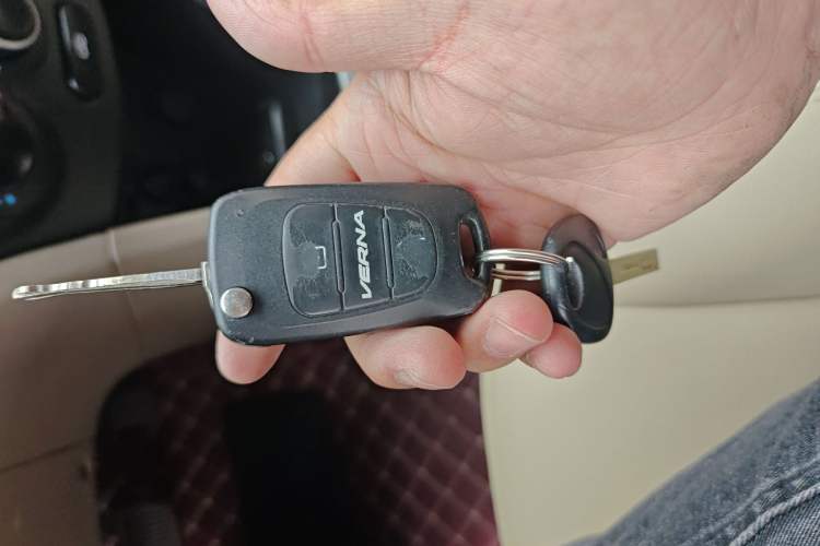Used Hyundai Verna (older generation) 2014 1.4L Automatic Smart GLS Vehicle Key
