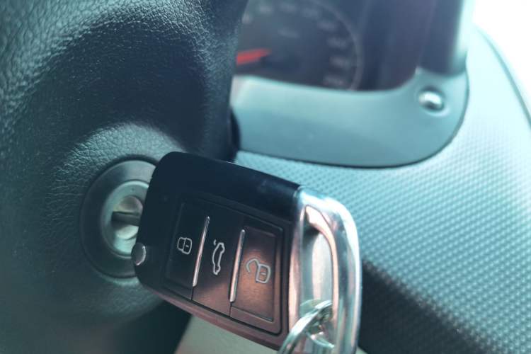Used Hyundai Verna (older generation) 2014 1.4L Manual Smart GLS Trim Vehicle Key