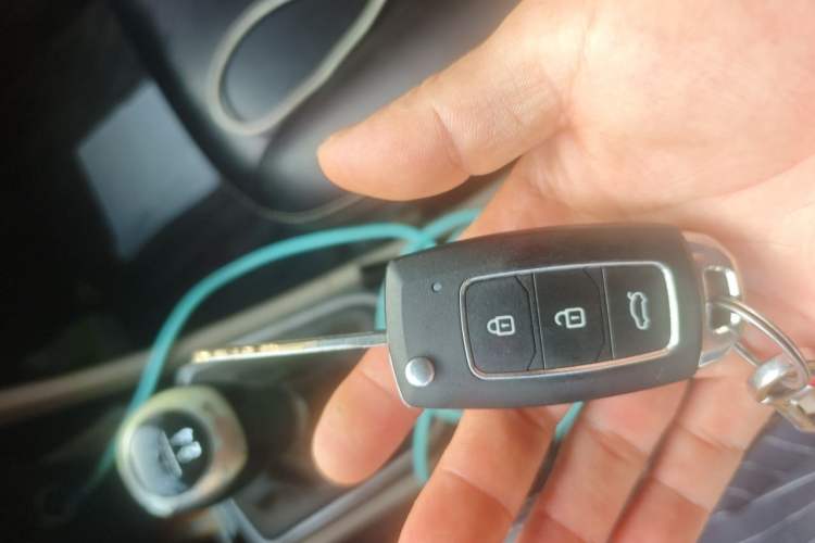 Used Hyundai Verna (older generation) 2014 1.4L Manual Smart GLS Trim Vehicle Key