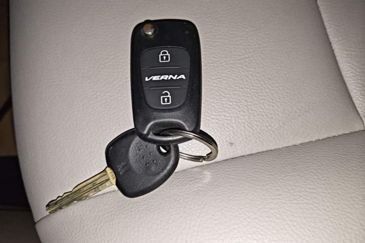 Used Hyundai Verna (older generation) 2014 1.4L Automatic Smart GLS Vehicle Key