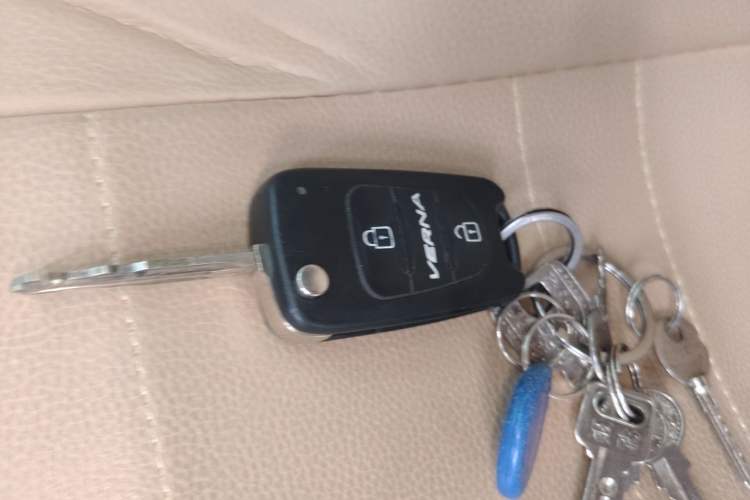 Used Hyundai Verna (older generation) 2014 1.4L Automatic Smart GLS Vehicle Key