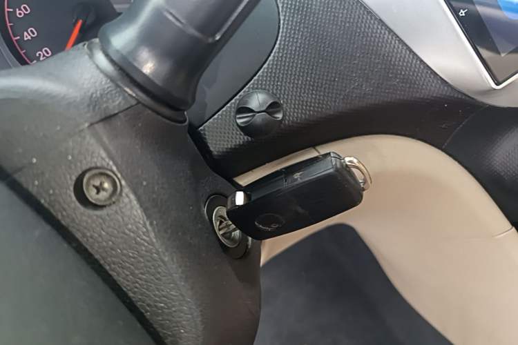 Used Hyundai Verna (older generation) 2014 1.4L Automatic Smart GLS Vehicle Key