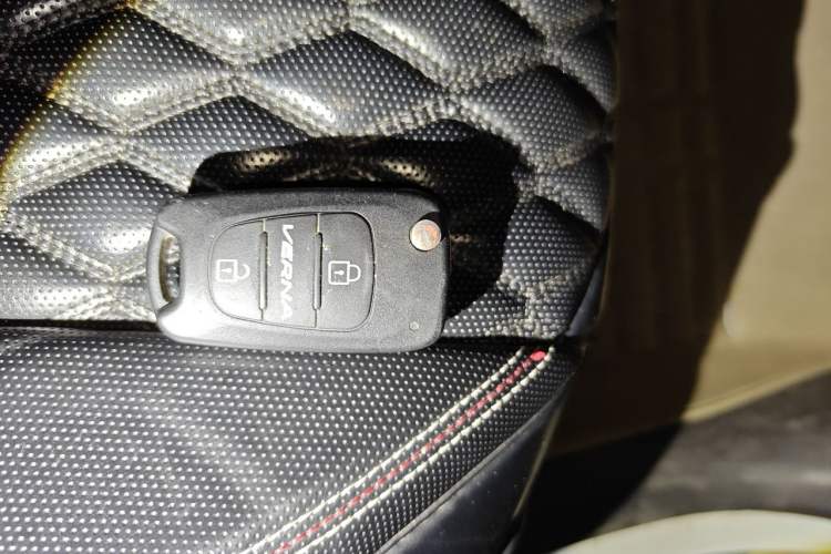 Used Hyundai Verna (older generation) 2014 1.4L Manual Smart GLS Trim Vehicle Key