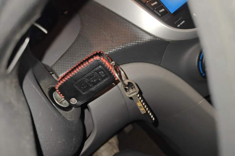 Used Hyundai Verna (older generation) 2014 1.4L Automatic Smart GLS Vehicle Key