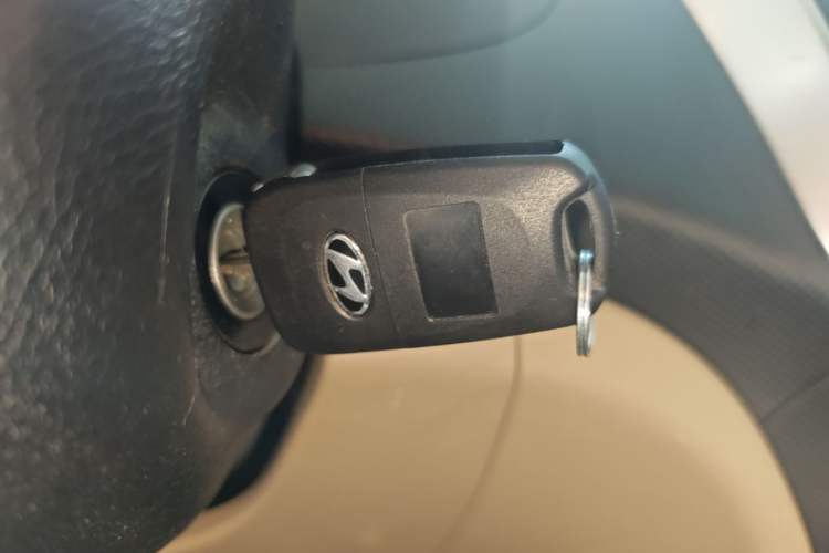 Used Hyundai Verna (older generation) 2014 1.4L Manual Smart GLS Trim Vehicle Key