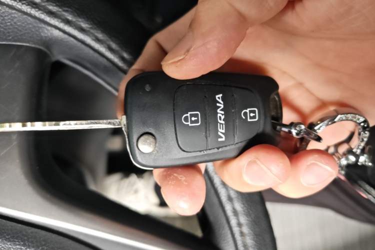 Used Hyundai Verna (older generation) 2014 1.4L Automatic Smart GLS Vehicle Key