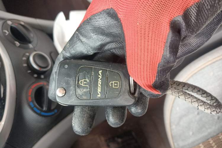 Used Hyundai Verna (older generation) 2014 1.4L Manual Smart GLS Trim Vehicle Key