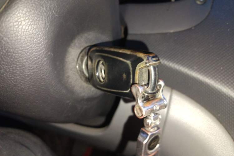 Used Hyundai Verna (older generation) 2014 1.4L Manual Smart GLS Trim Vehicle Key