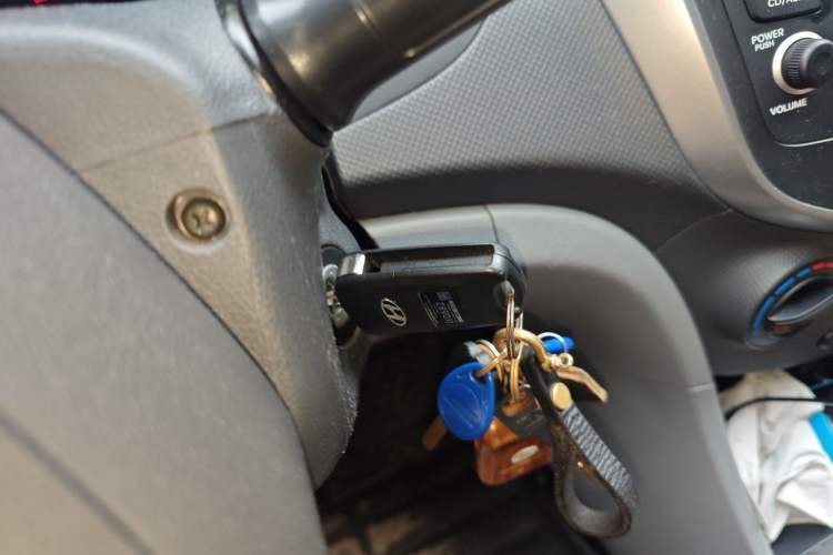 Used Hyundai Verna (older generation) 2014 1.4L Manual Smart GLS Trim Vehicle Key