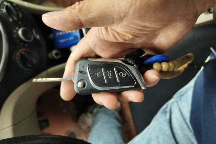 Used Hyundai Verna (older generation) 2014 1.4L Manual Smart GLS Trim Vehicle Key