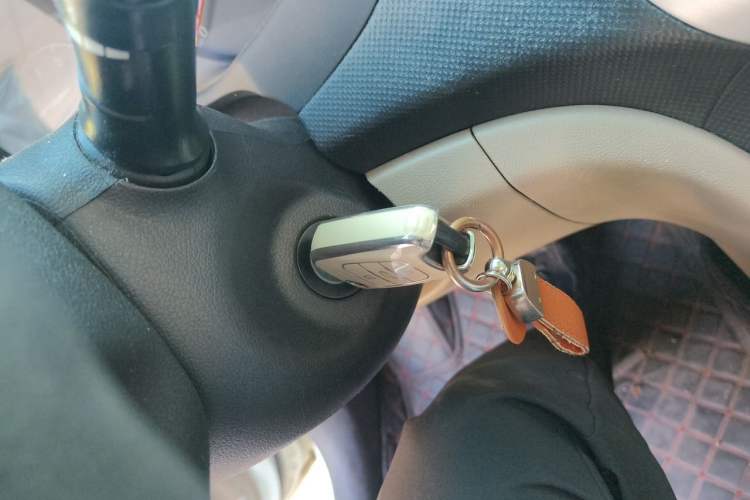 Used Hyundai Verna (older generation) 2014 1.4L Automatic Smart GLS Vehicle Key