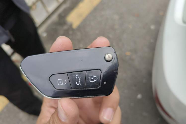 Used Hyundai Verna (older generation) 2014 1.4L Automatic Smart GLS Vehicle Key