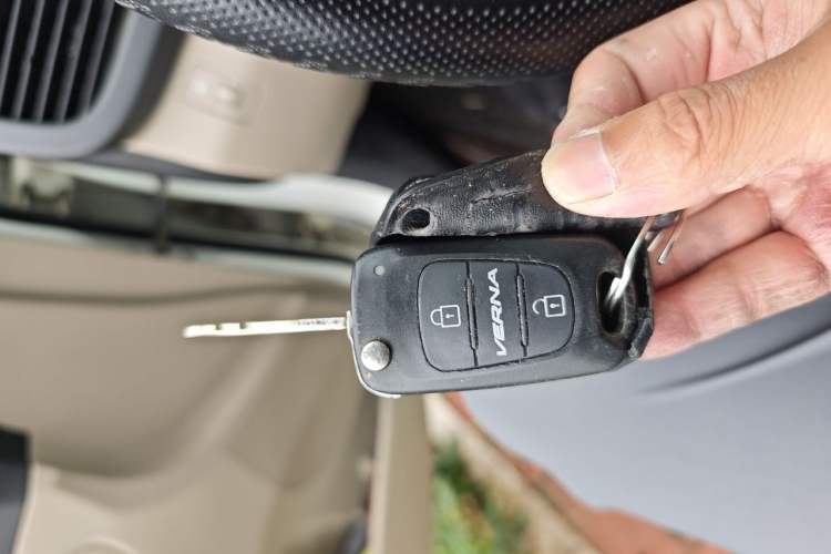 Used Hyundai Verna (older generation) 2014 1.4L Manual Smart GLS Trim Vehicle Key