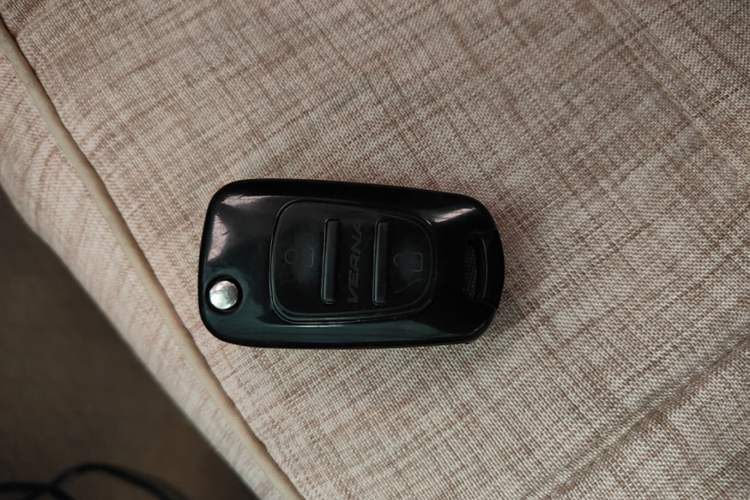 Used Hyundai Verna (older generation) 2014 1.4L Automatic Smart GLS Vehicle Key