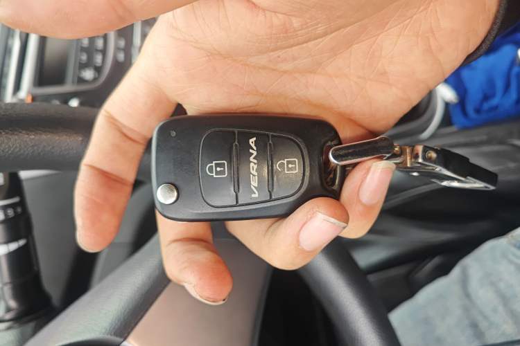 Used Hyundai Verna (older generation) 2014 1.4L Manual Smart GLS Trim Vehicle Key