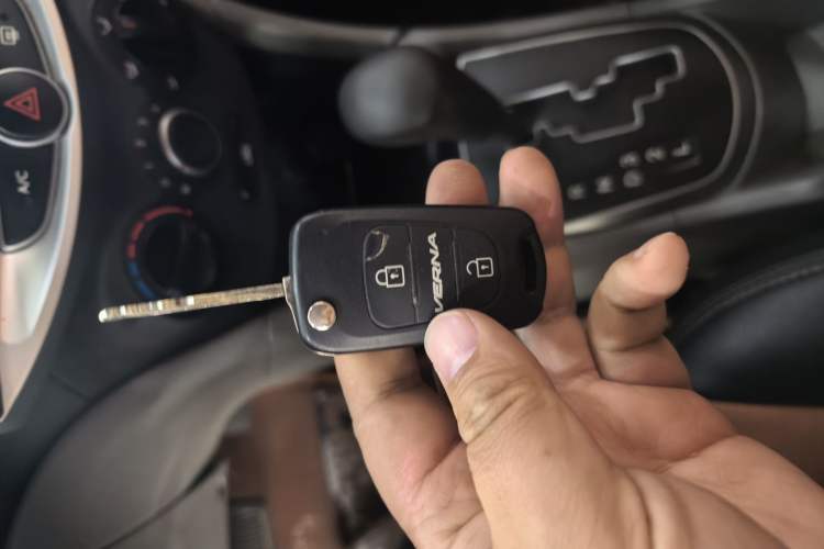 Used Hyundai Verna (older generation) 2014 1.4L Automatic Smart GLS Vehicle Key