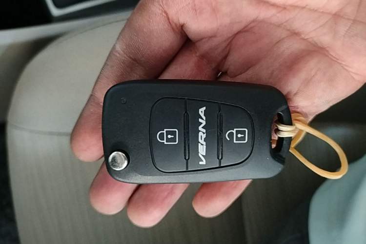 Used Hyundai Verna (older generation) 2014 1.4L Manual Smart GLS Trim Vehicle Key