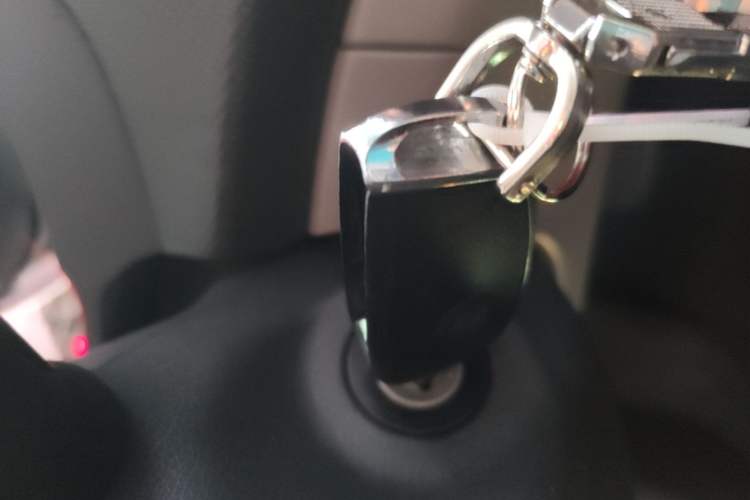Used Hyundai Verna (older generation) 2014 1.4L Automatic Smart GLS Vehicle Key