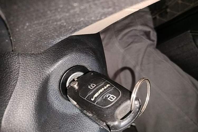Used Hyundai Verna (older generation) 2014 1.4L Manual Smart GLS Trim Vehicle Key