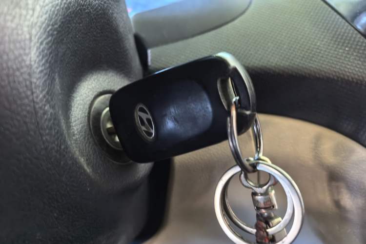 Used Hyundai Verna (older generation) 2014 1.4L Automatic Leading-Edge GLX Vehicle Key