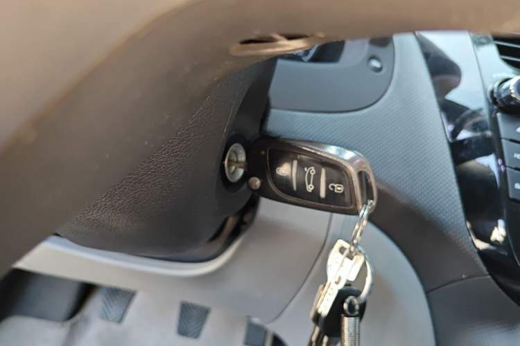 Used Hyundai Verna (older generation) 2014 1.4L Manual Smart GLS Trim Vehicle Key