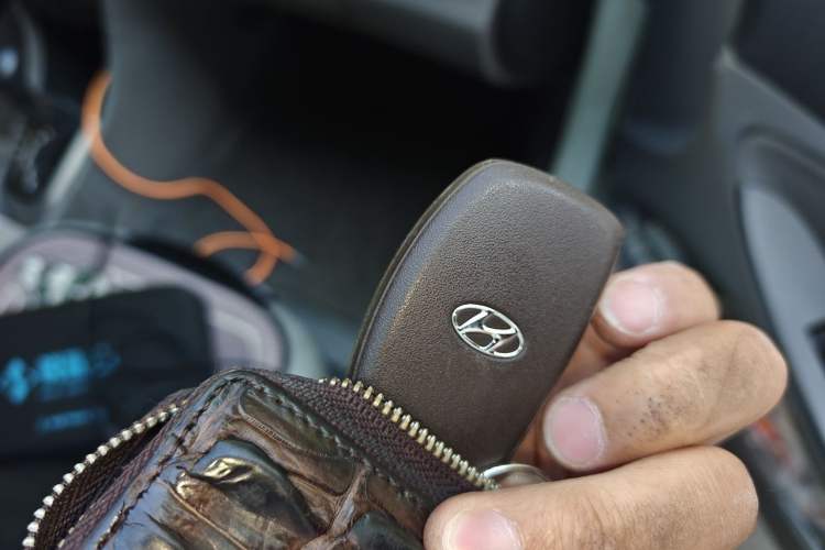 Used Hyundai Verna (older generation) 2014 1.4L Automatic Leading-Edge GLX Vehicle Key