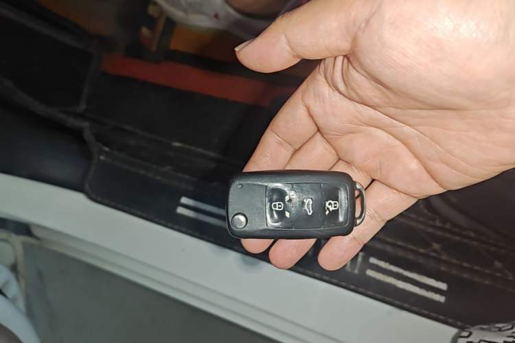 Used Hyundai Verna (older generation) 2014 1.4L Manual Smart GLS Trim Vehicle Key