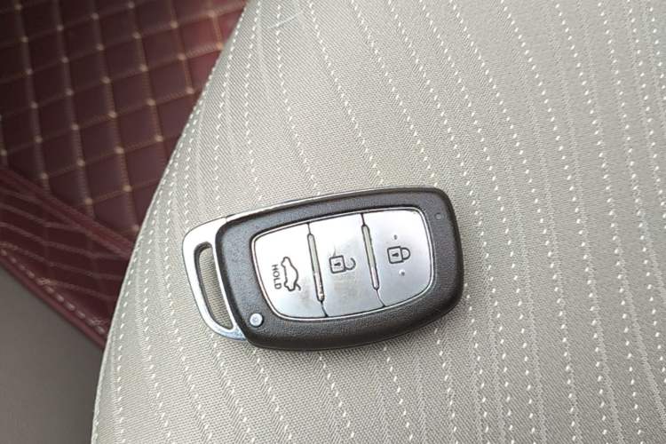 Used Hyundai Verna (older generation) 2014 1.4L Manual Top-Tier Model TOP Vehicle Key