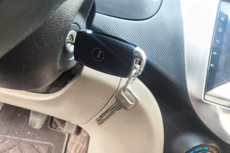 Used Hyundai Verna (older generation) 2014 1.4L Manual Smart GLS Trim Vehicle Key