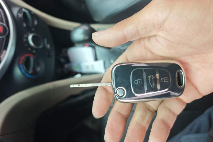 Used Hyundai Verna (older generation) 2014 1.4L Automatic Smart GLS Vehicle Key