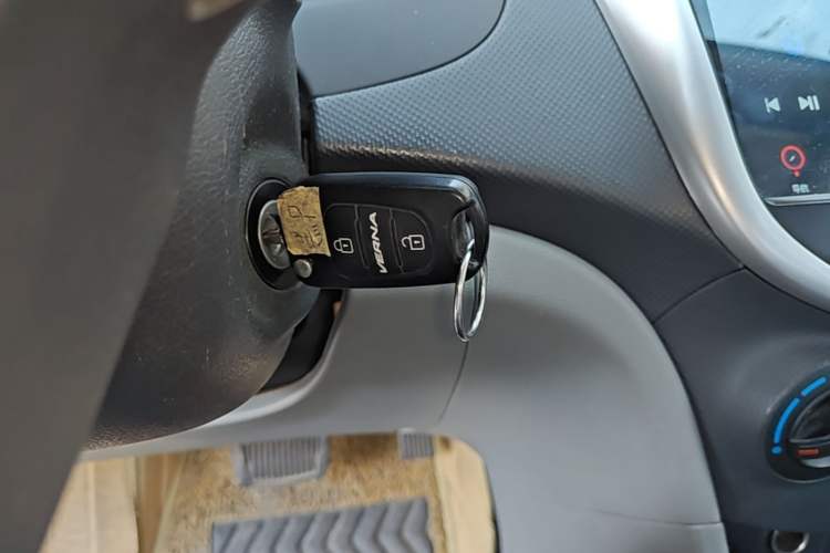 Used Hyundai Verna (older generation) 2014 1.4L Automatic Smart GLS Vehicle Key