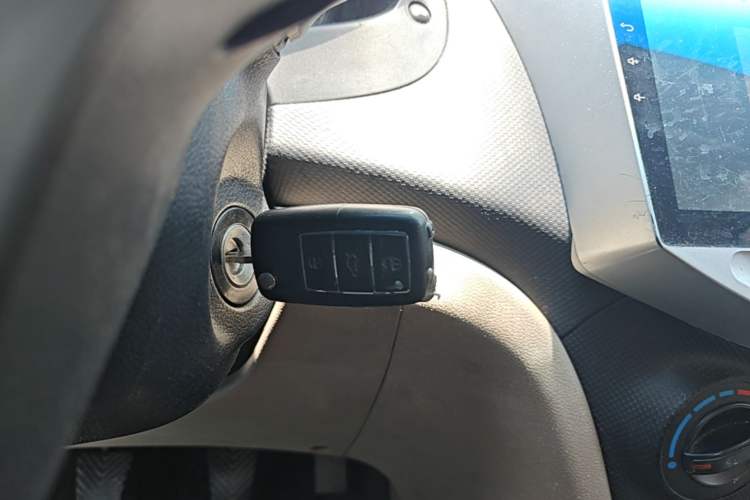 Used Hyundai Verna (older generation) 2014 1.4L Manual Smart GLS Trim Vehicle Key