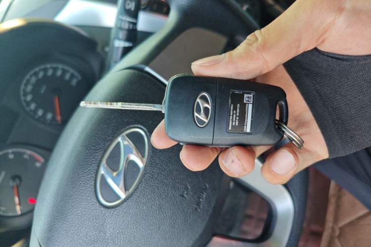 Used Hyundai Verna (older generation) 2014 1.4L Manual Smart GLS Trim Vehicle Key