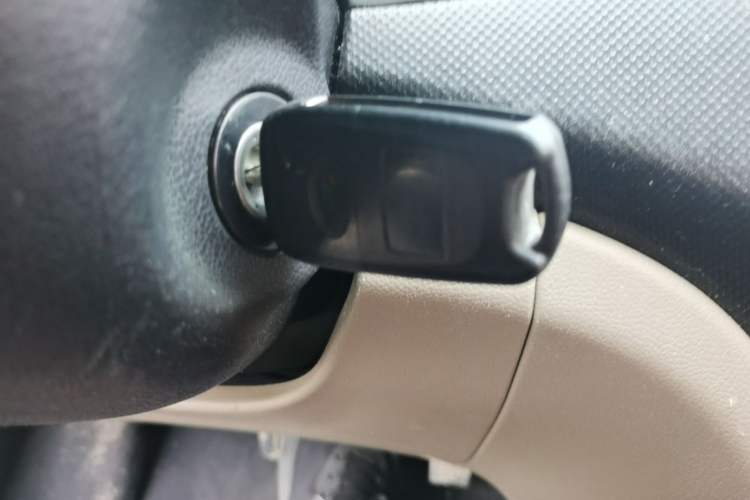 Used Hyundai Verna (older generation) 2014 1.4L Automatic Smart GLS Vehicle Key