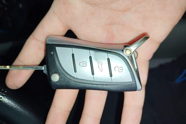 Used Hyundai Verna (older generation) 2014 1.4L Manual Smart GLS Trim Vehicle Key