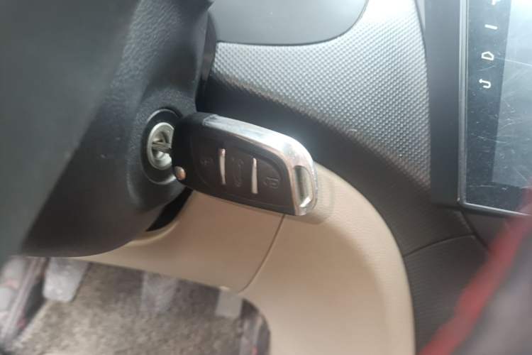 Used Hyundai Verna (older generation) 2014 1.4L Manual Smart GLS Trim Vehicle Key